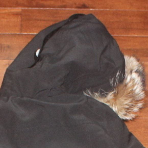 Canada Goose (Ladies Kensington Parka) - Picture 12 of 14